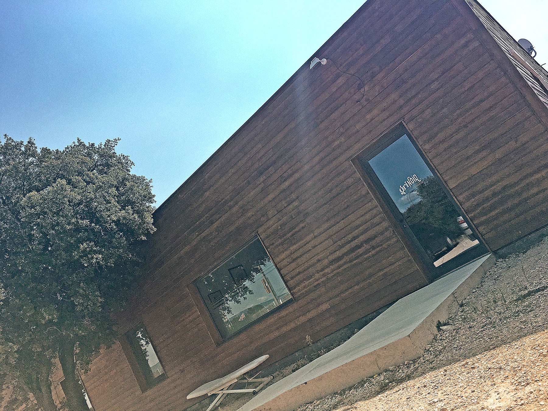 Le Studio Grinoir Tattoo au soleil de Grignan, Drôme Provençale