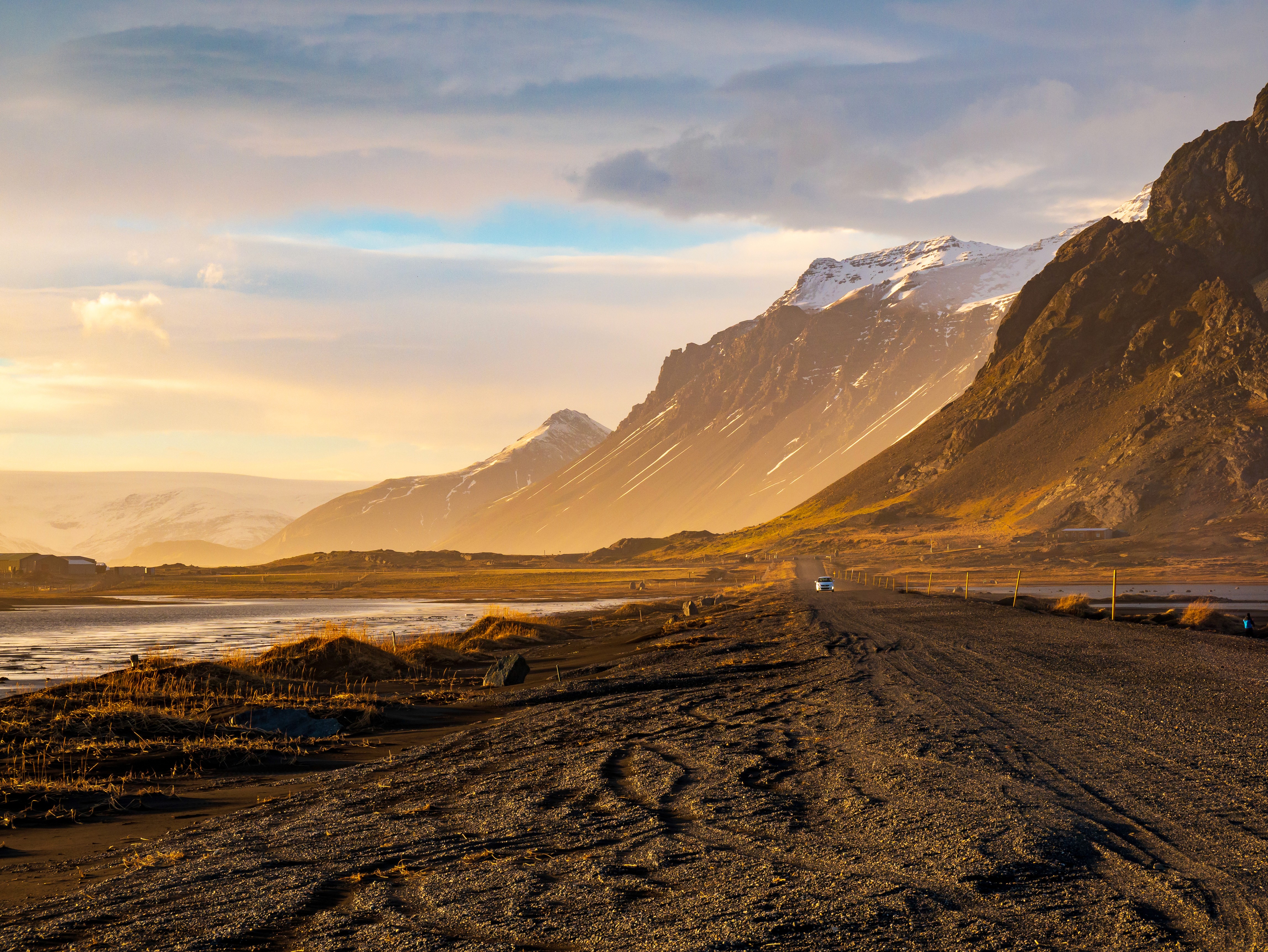 road near vestrarhorn iceland