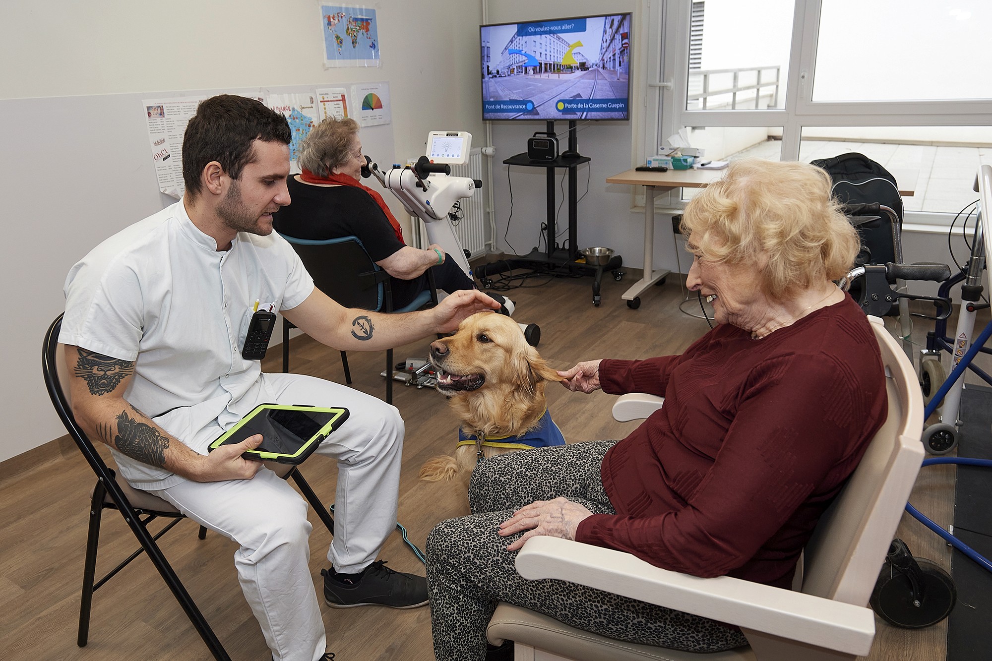 Instants de détente avec Saïko entre deux séances d’activité physique adaptée.