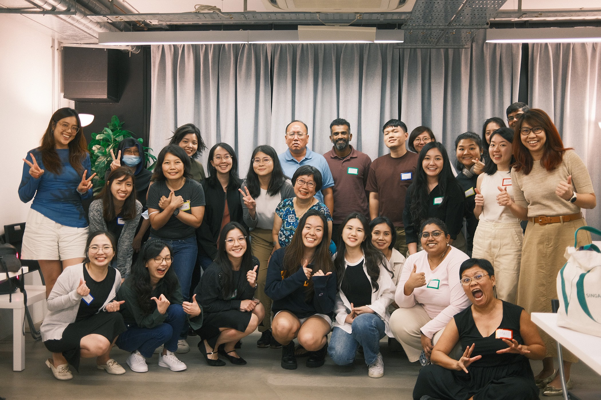 A group photo of 25 participants of the workshop.