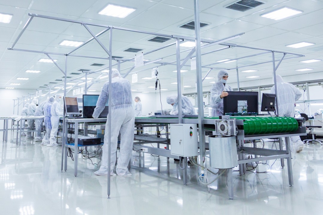 person holding white plastic spoon