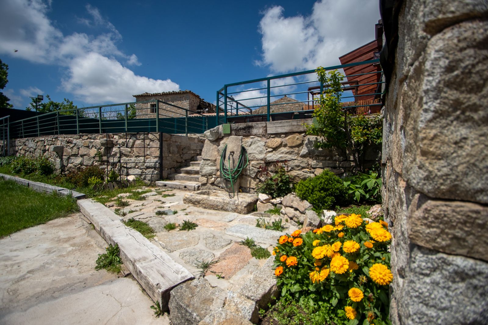 Jardin de las casas rurales la huerta del curato