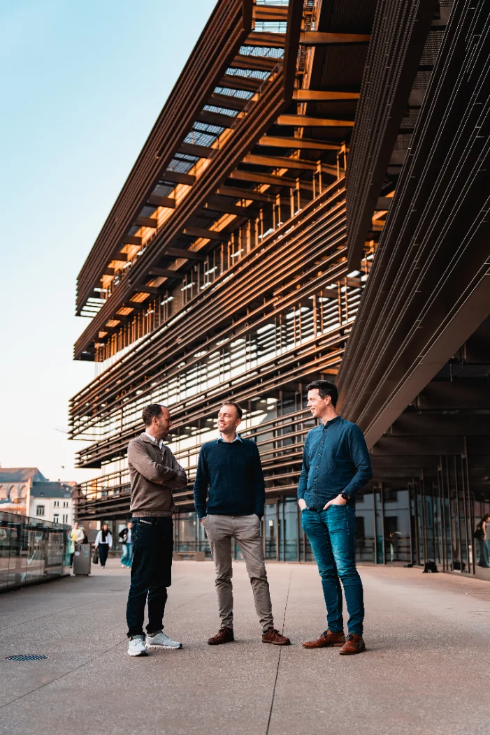 Summo founders in the port of Antwerp