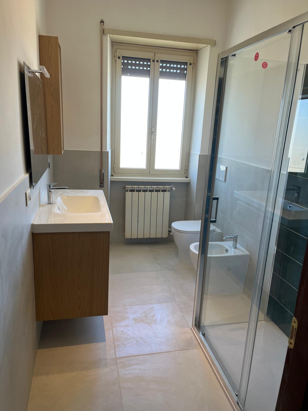 Bagno ristrutturato da capo da kiko ristrutturazioni a Torre Maura Roma