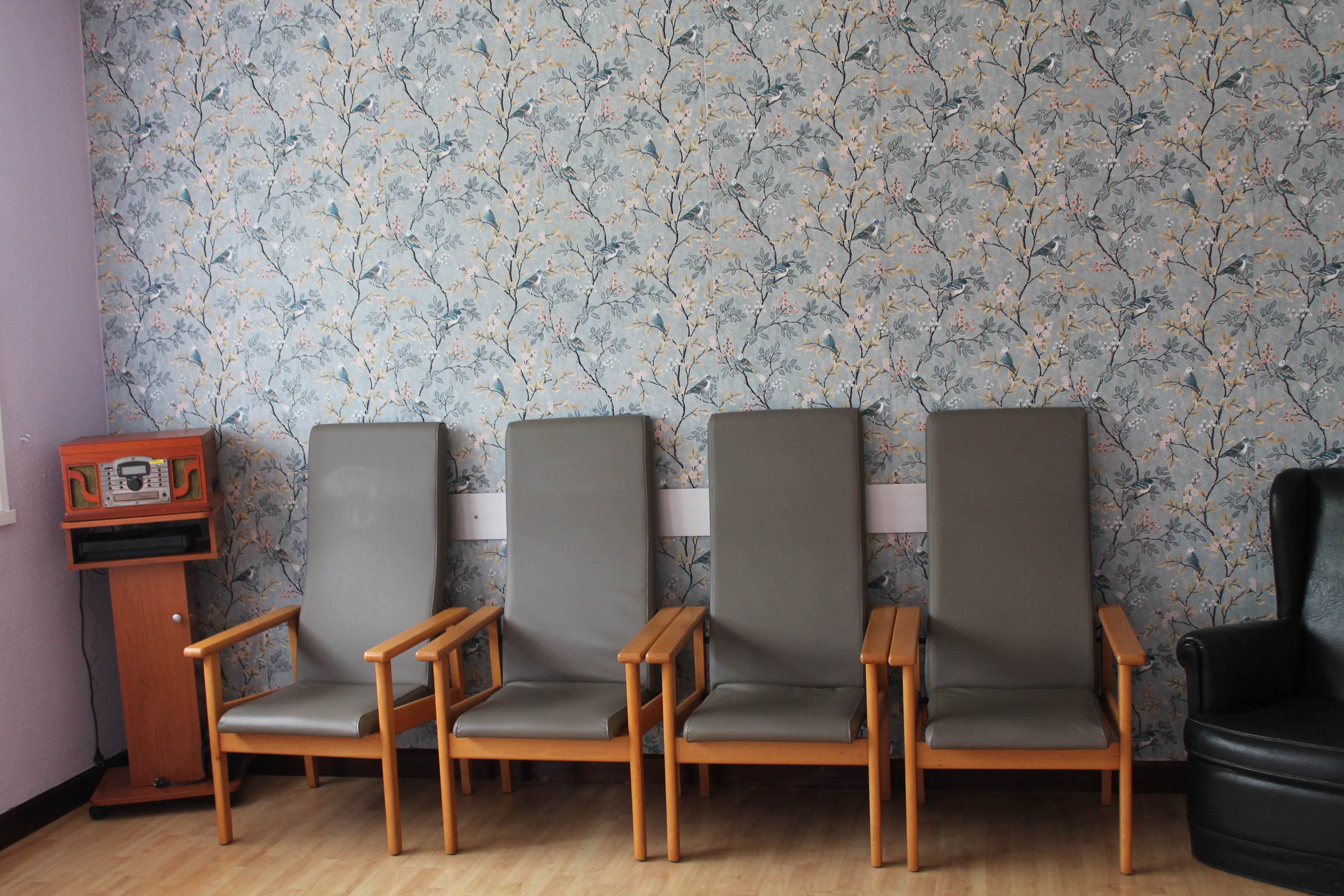 Materiales de estimulación cognitiva en sala de terapia ocupacional