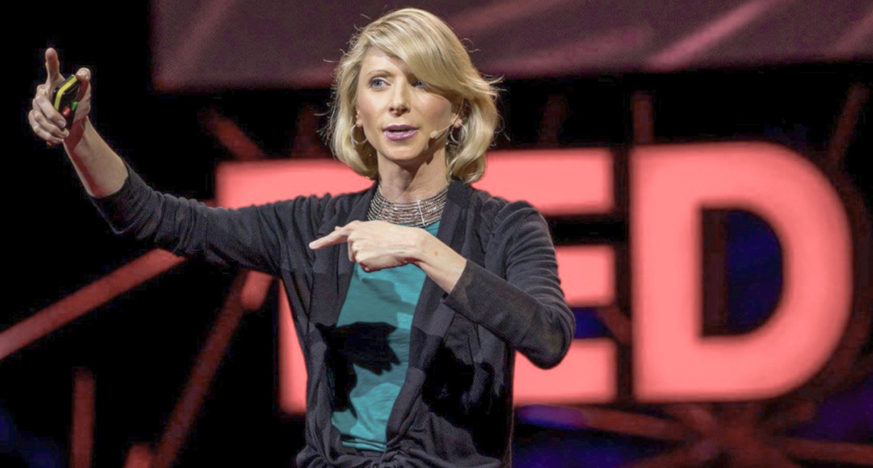 Amy Cuddy - TED Talk - Keynote Speech