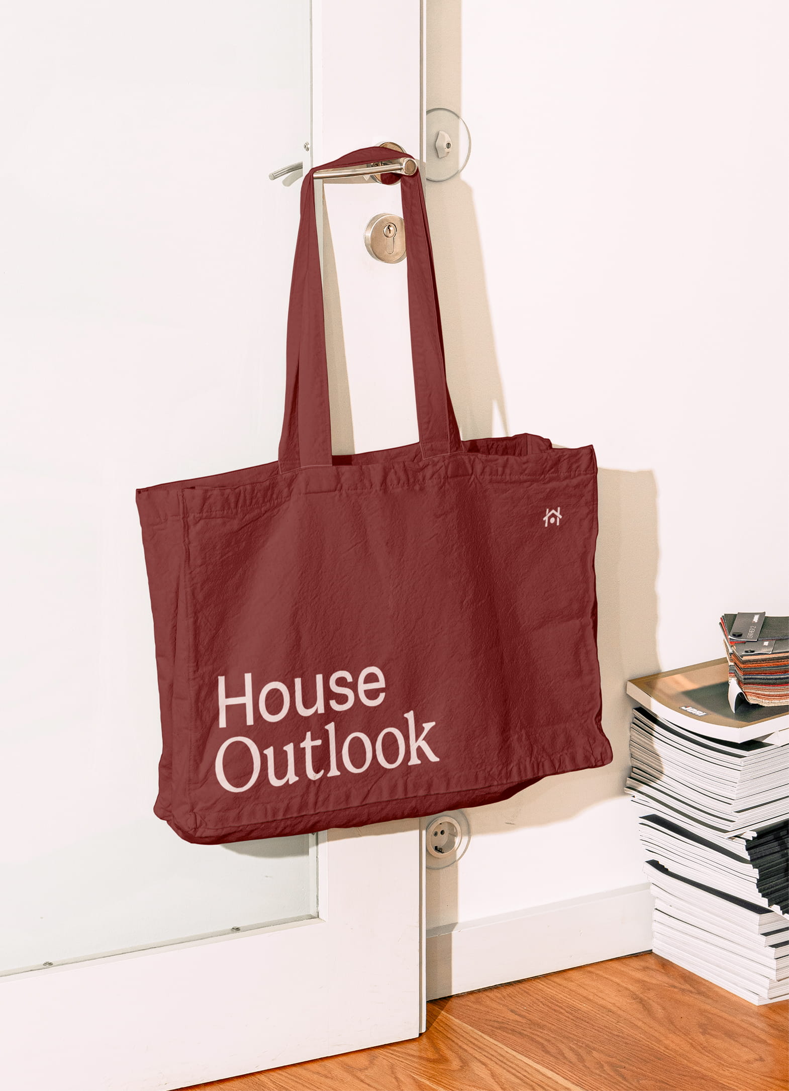 House Outlook tote
