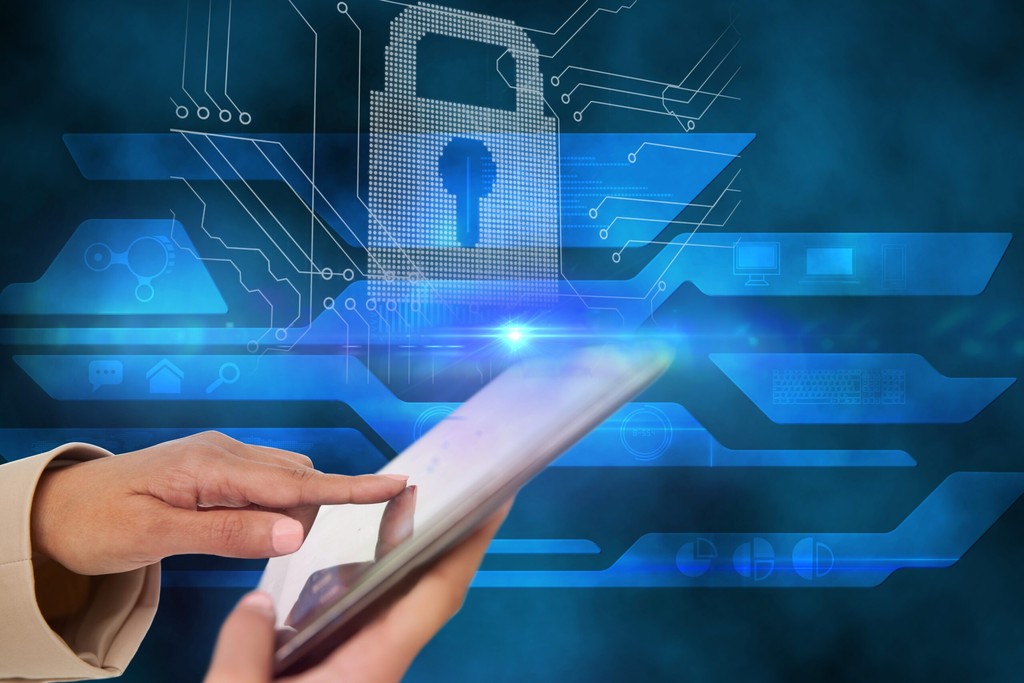 Segurança digital em dispositivo móvel com proteção de dados e sistema de cibersegurança - FindUP - Cibersegurança