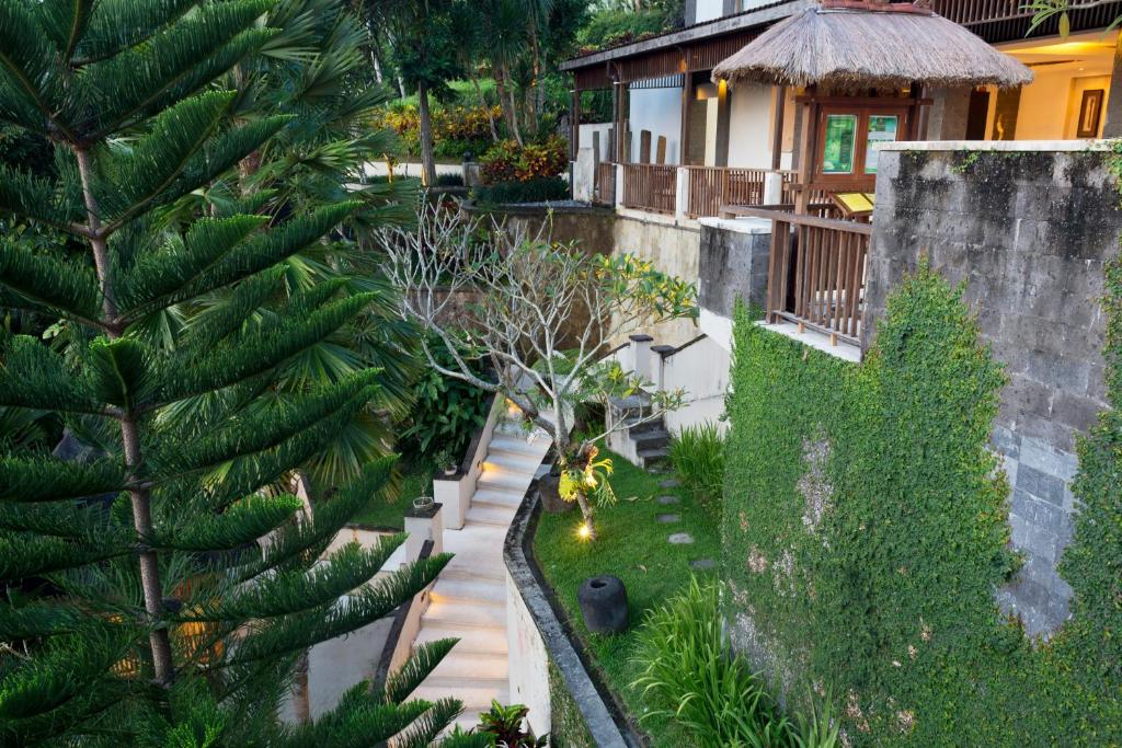 Operating villa complex with expansion potential in Ubud