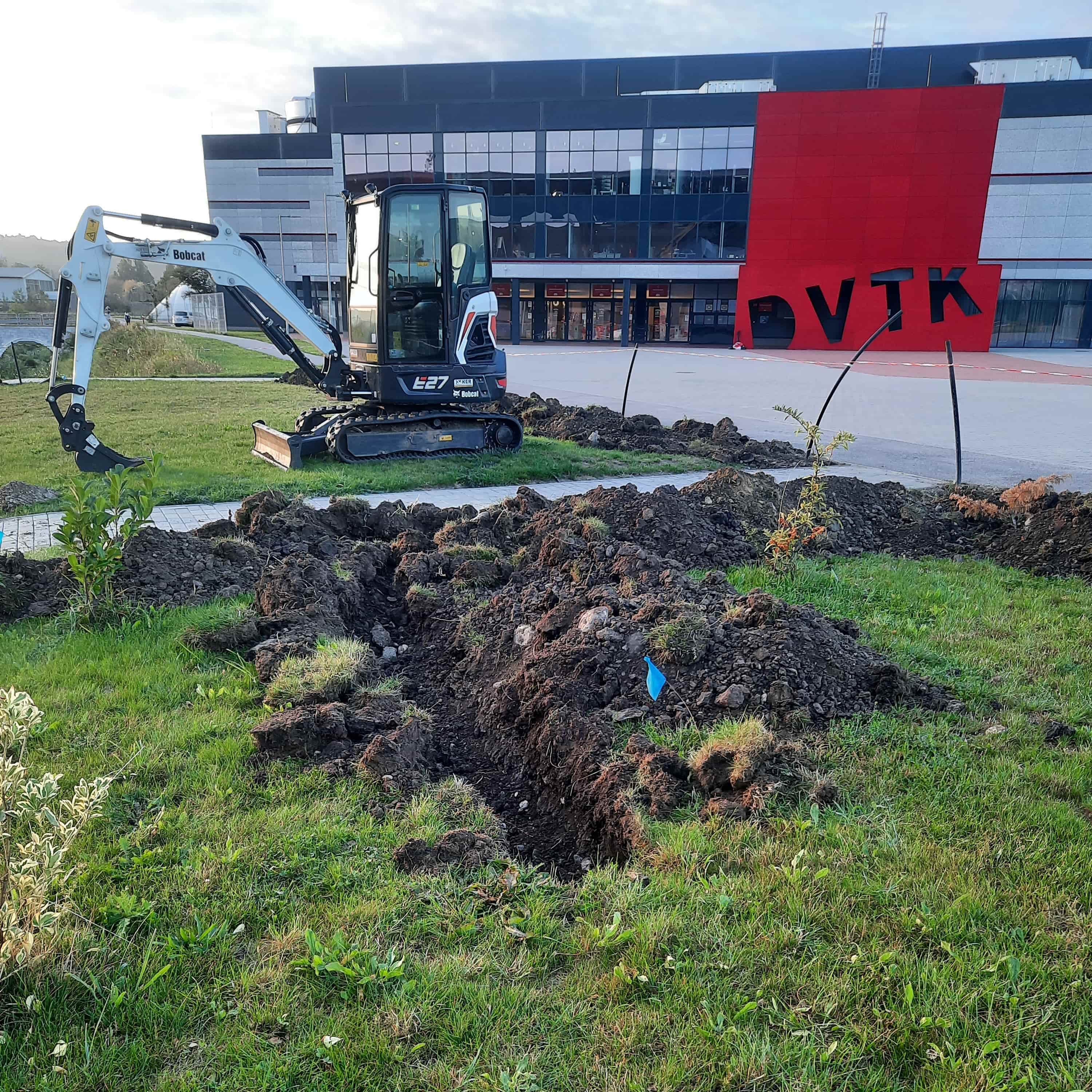 Sportközpont kertrendezése földmunkával