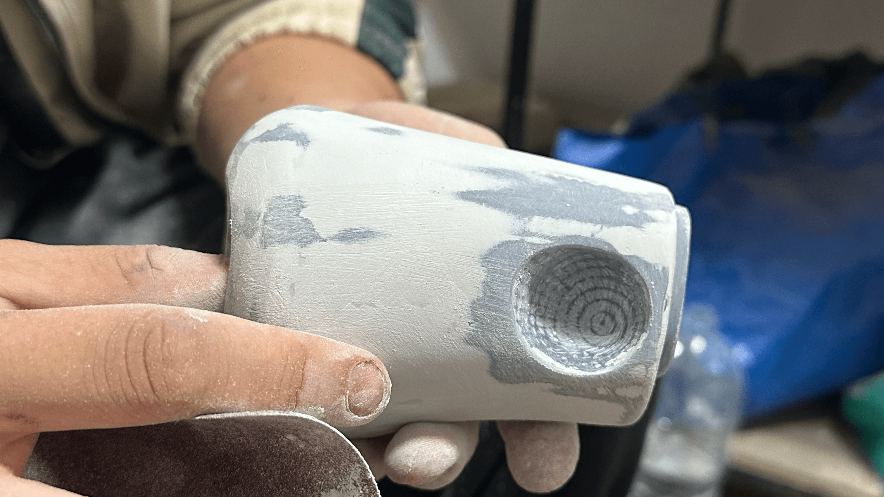 Hand-sanding a 3D printed figure component for surface preparation, bespoke art toy fabrication process — 3D 프린팅 피규어 파츠 사포 표면 평탄화 작업 클로즈업, 커스텀 피규어 수작업 공정