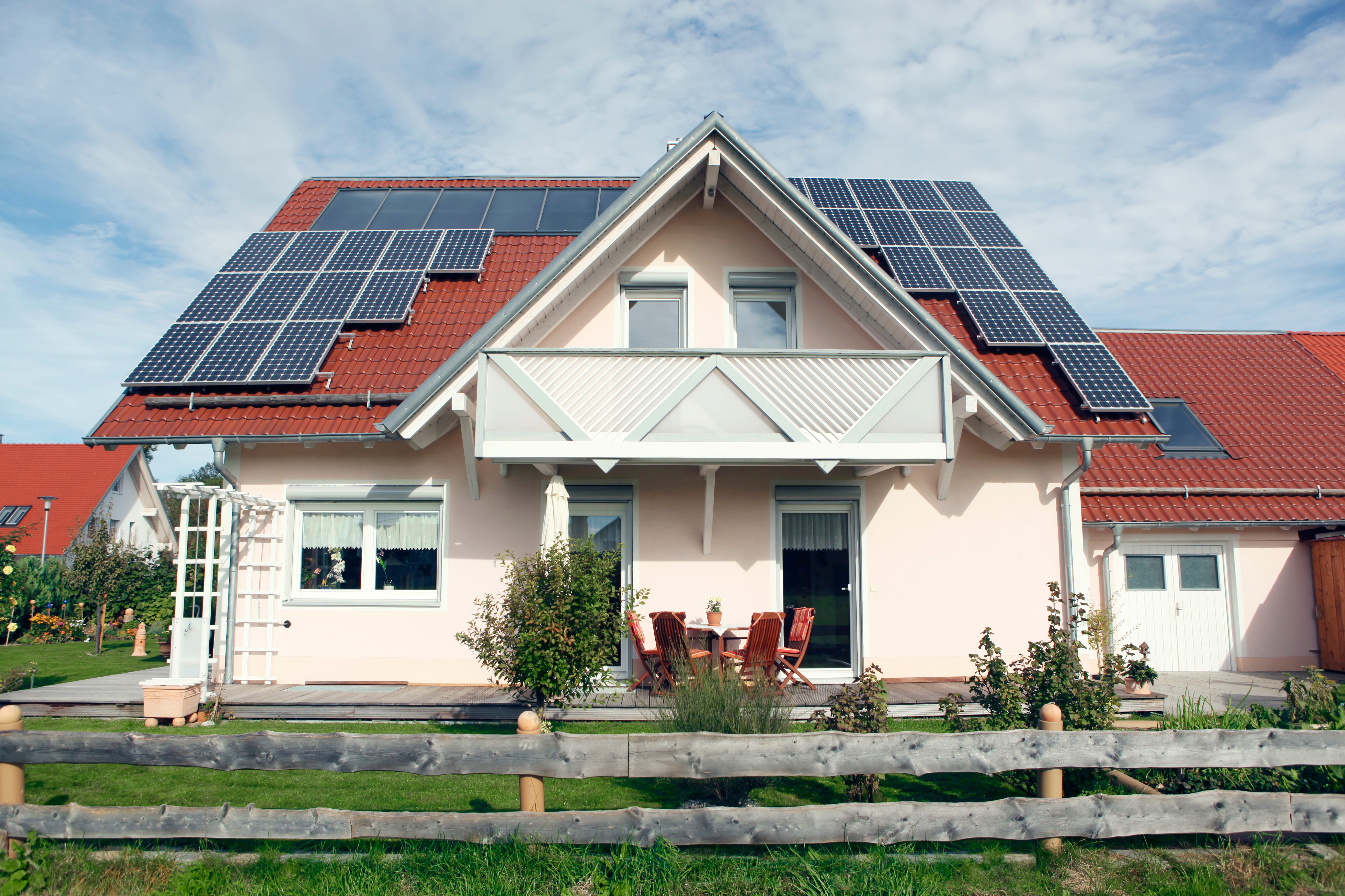 casa-indipendente-con-impianto-fotovoltaico-su-tetto