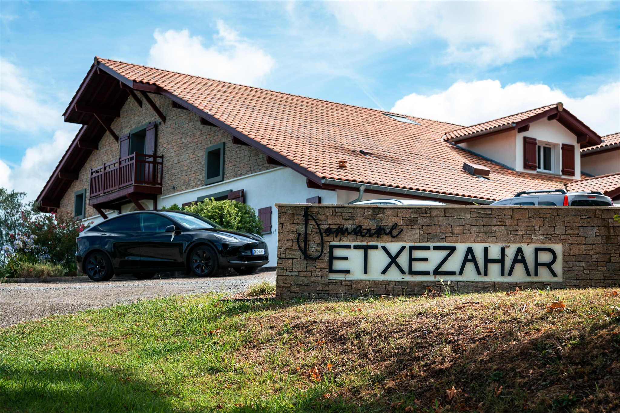 facade du domaine etxezahar a bardos au pays basque