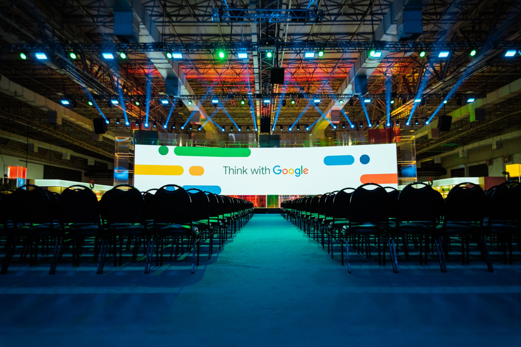 Imagem do auditório do evento