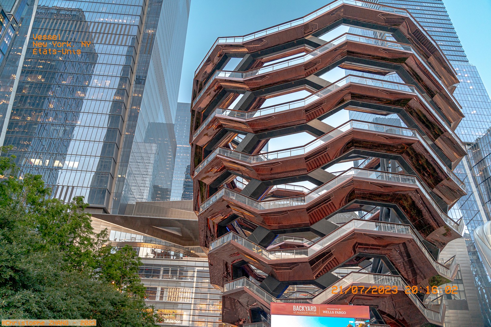 Architecture moderne du Vessel au cœur de Hudson Yards, New York