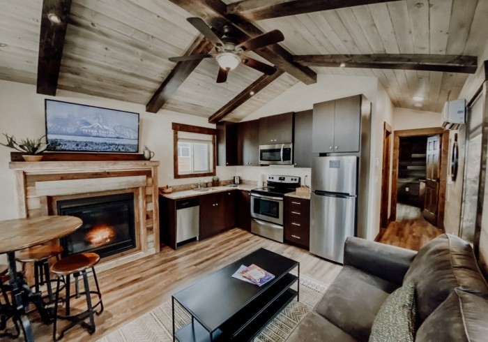 Grand Teton Queen fireplace suite photo 1