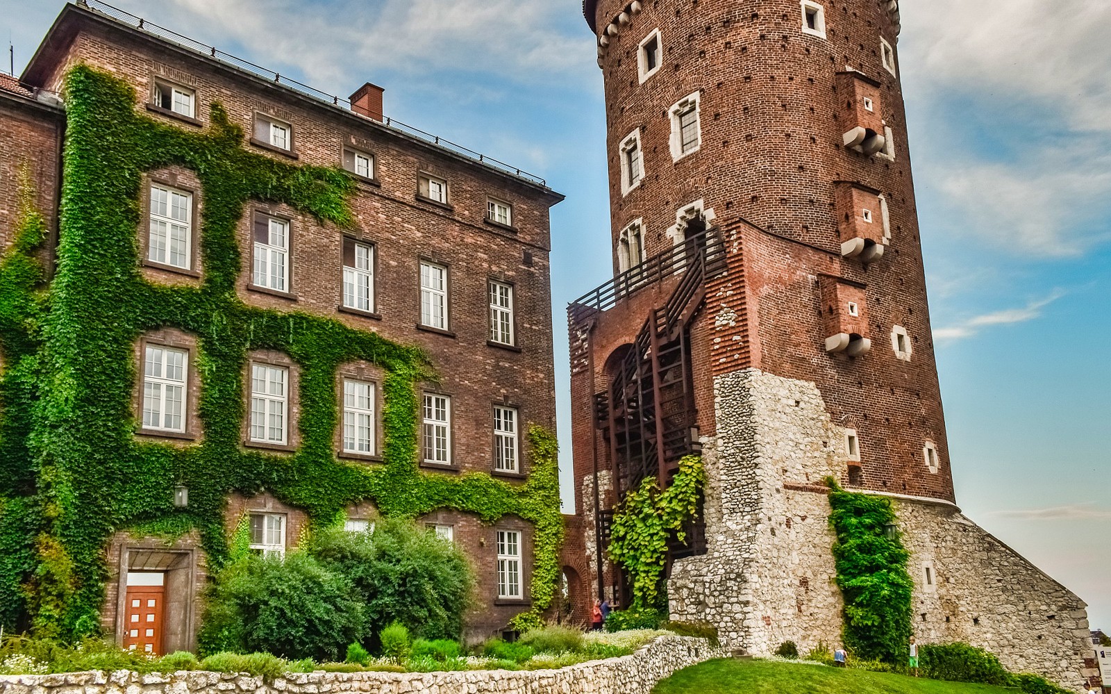 Turn Wawel-kastalans og klifrað bygging á Wawel-hæð, Kraká.