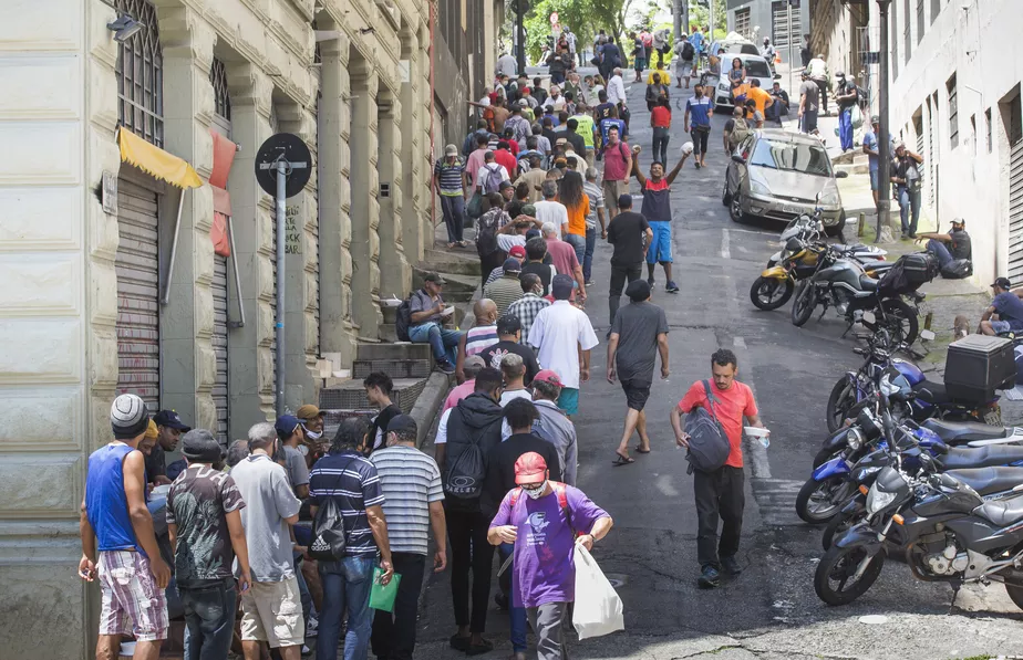 pessoas na rua