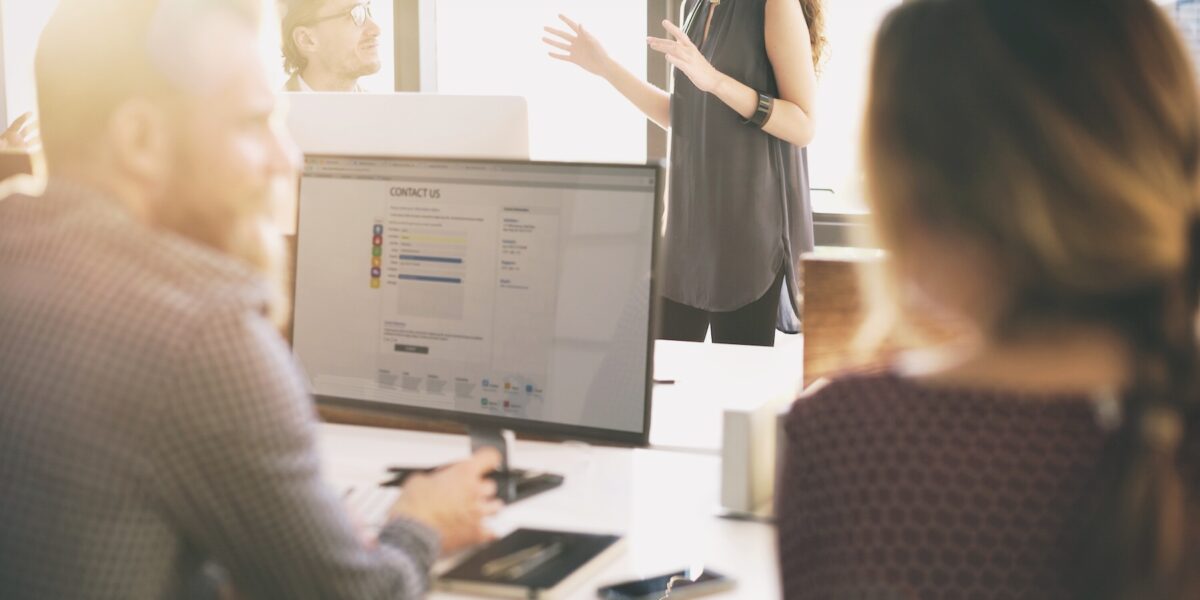 5 ways to see the future using predictive analytics – hero image illustrating 5 ways see future using