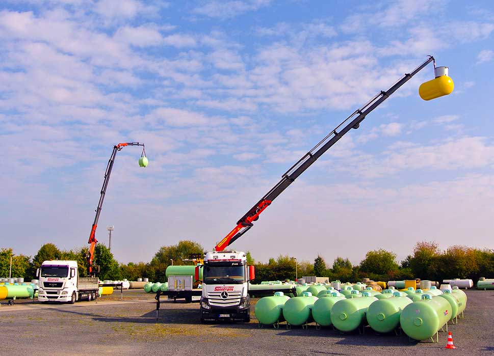 Anschaffung unserer ersten Lkw mit Ladkränen von über 21 m Reichweite