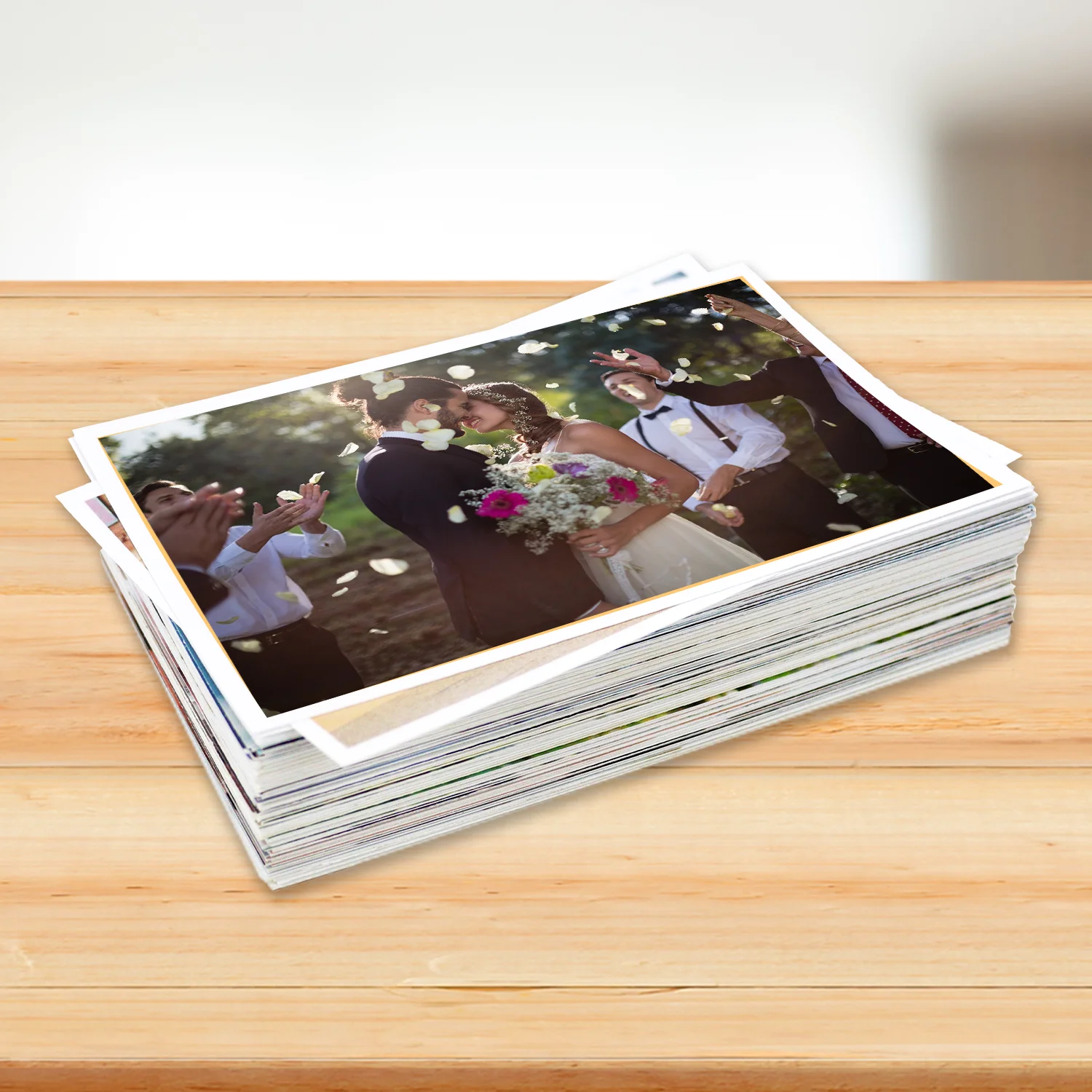 Fotolivro de capa dura no tamanho 21x30cm aberto e fechado em loop.