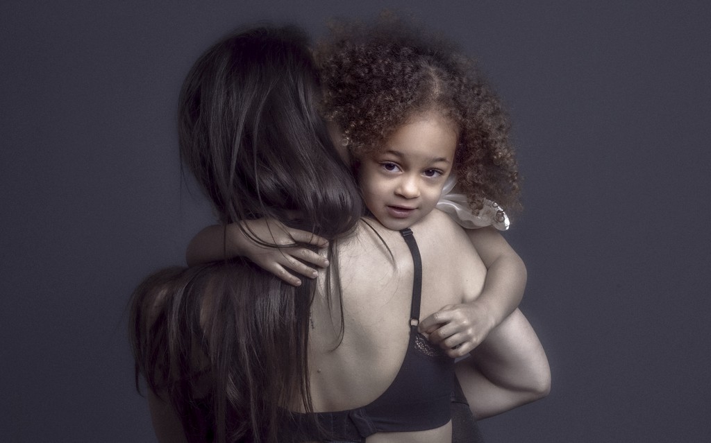 Rituel photographique — portrait artistique — confiance en soi — estime de soi — image de soi — fragment photographique — relique intime Maison Elion — photographe Seine-et-Marne 77 — portrait bespoke sur mesure — timeless photography France — photographie de rituel en France — portrait de luxe — image rare et significative