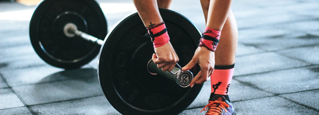 getting a barbell ready
