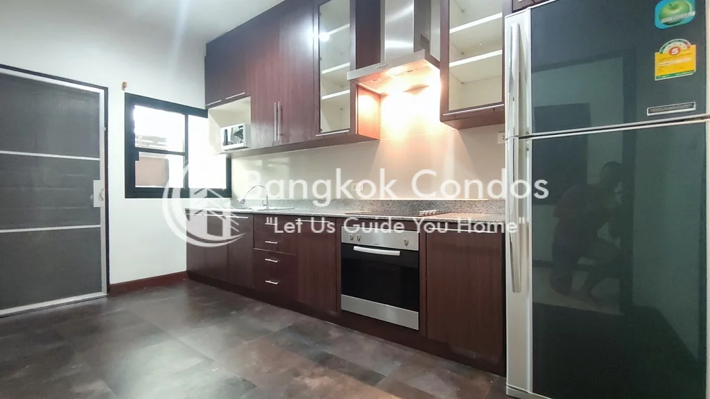 Baan Sasida 3 Bedroom Pet-Friendly Duplex Phrom Phong 2