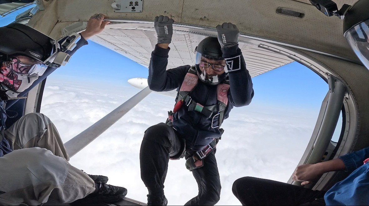  Chengdu Skydiving Real 3,000 Metres · 25 Seconds of Freefall · Handheld Camera Included