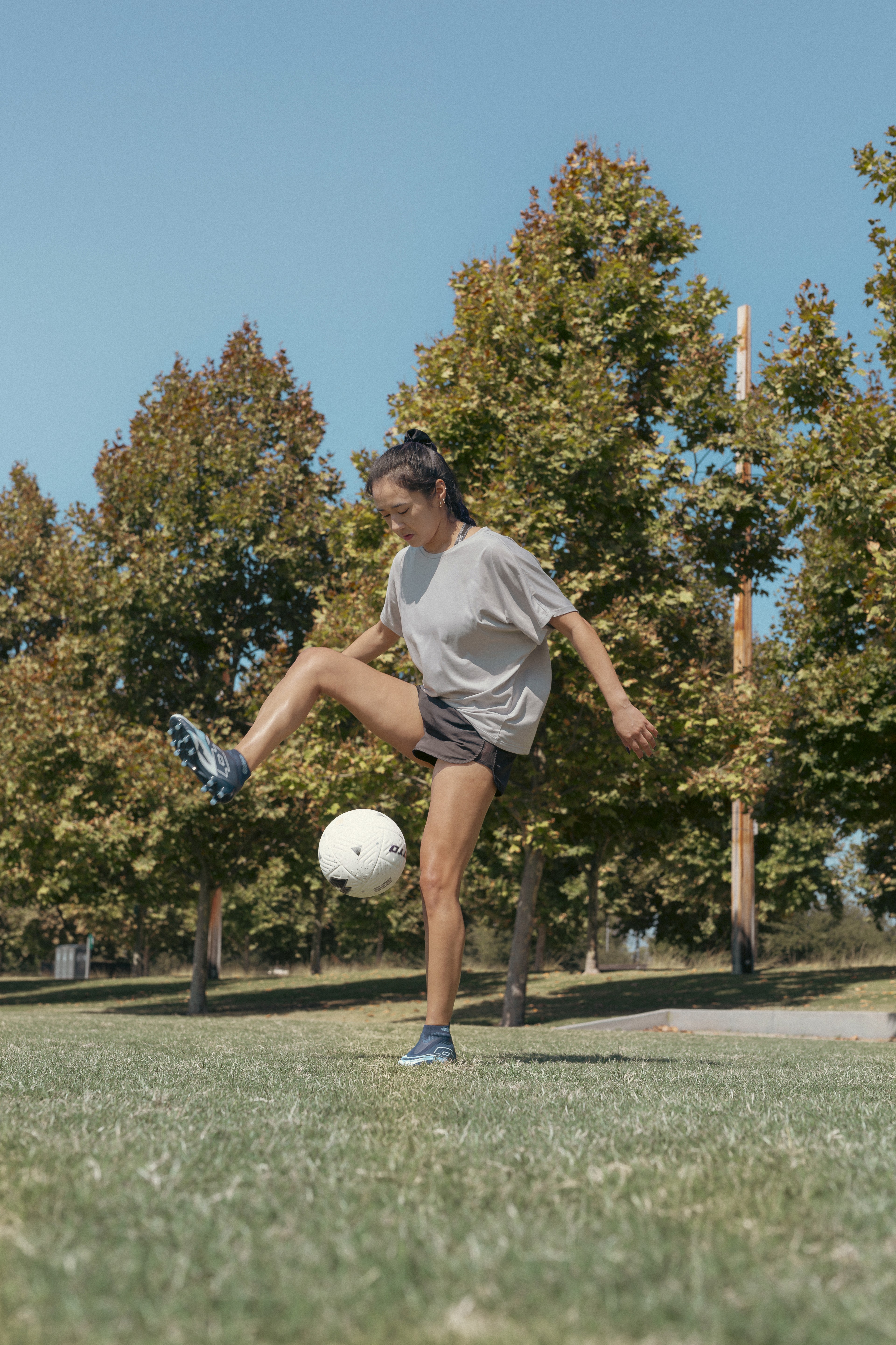 Caitlyn Schrepfer juggling a lotto sport soccer ball and wearing Lotto Sport Solista 100 VI Gravity