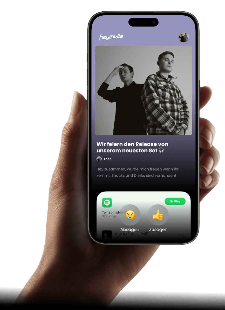 Hand die ein iPhone in der Hand hält und einen Screenshot von heyinvite zeigt