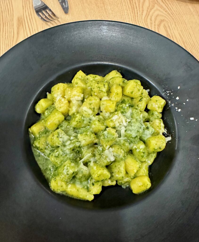 Gnocchi in pesto sauce 