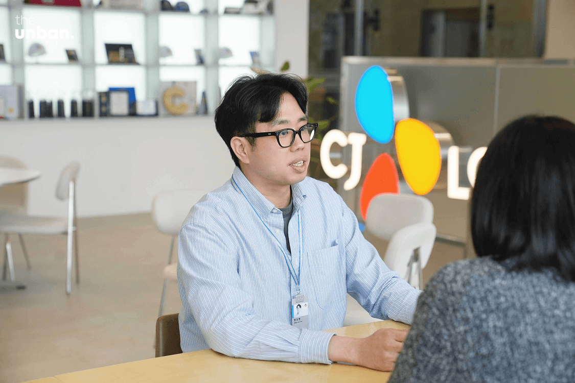 방호현 책임은 CJ대한통운 미들마일 운송 브랜드 더 운반에서 물류 비효율 제거와 고객사 운영 최적화를 담당하고 있습니다. 전국 인프라와 데이터 기반 플랫폼을 연결해 화주의 비용 통제권을 되찾아줍니다.