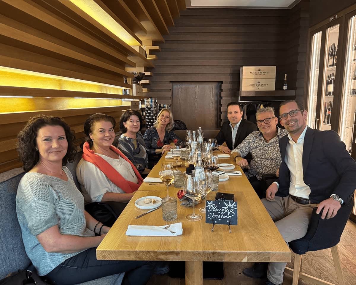 Das Blickpunkt Team beim gemeinsamen Essen