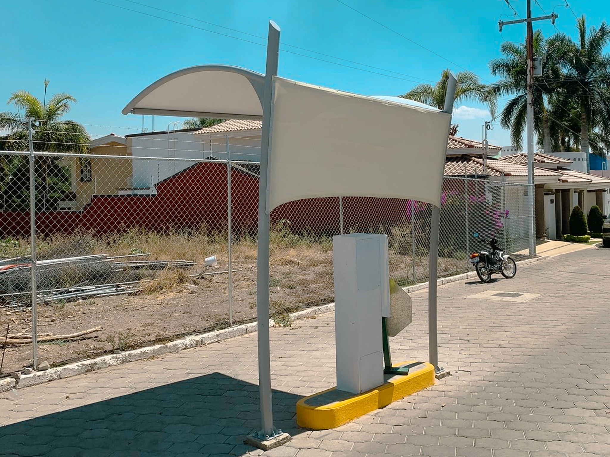 Acceso vehicular los pinos villas de irapuato 3