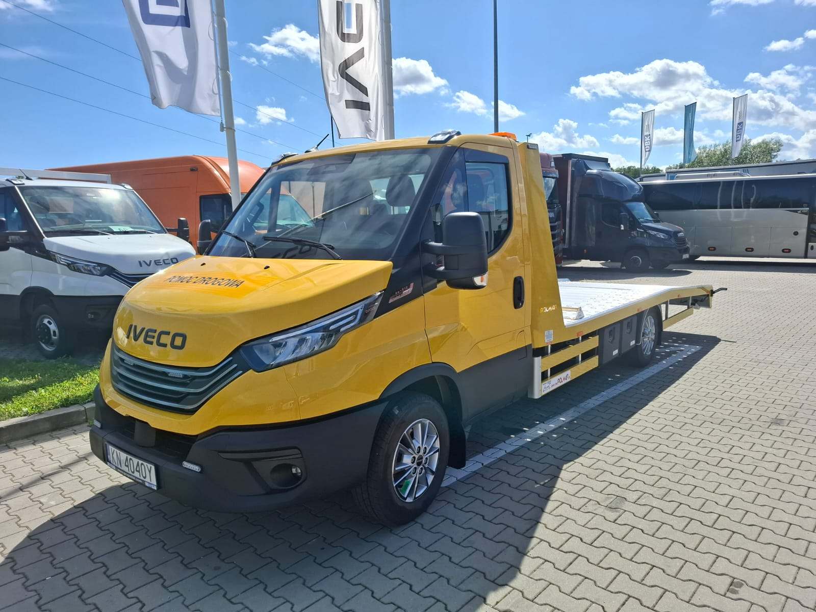 Jak szybko dojeżdża pomoc drogowa – laweta Iveco w gotowości do wyjazdu