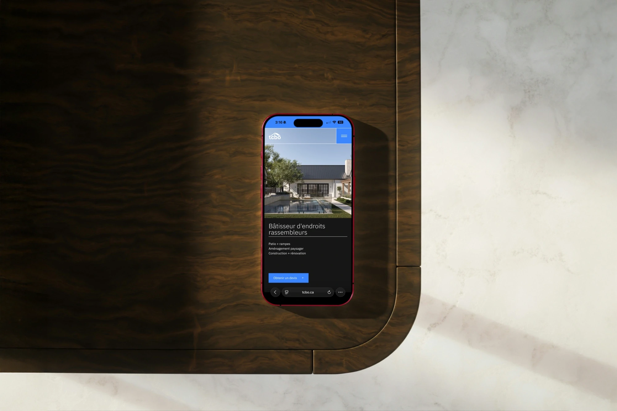Le nouveau site web du Groupe TCBO sur un appareil mobile