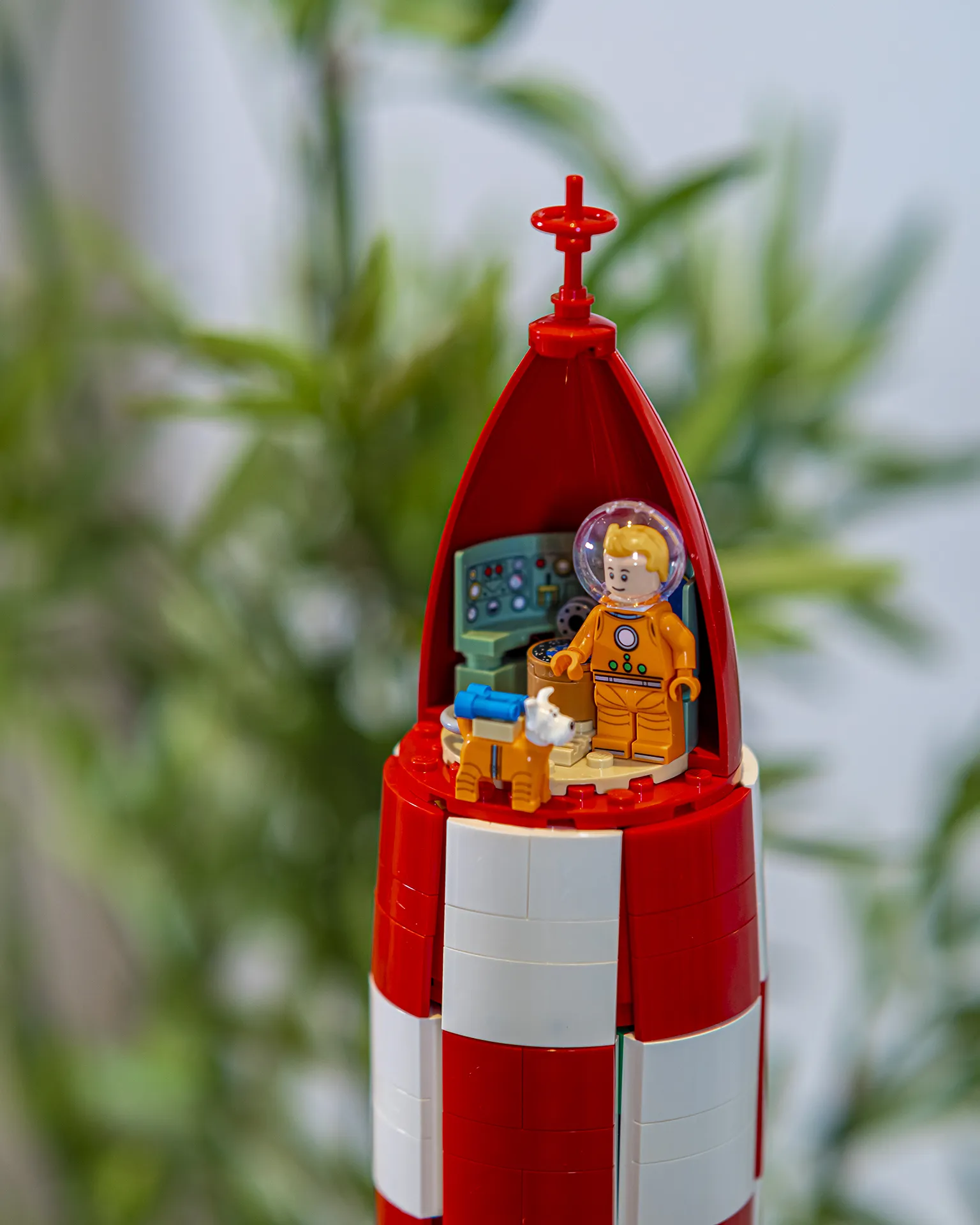 Det åpne kontrollrommet inne i LEGO® Tintin® månerakett