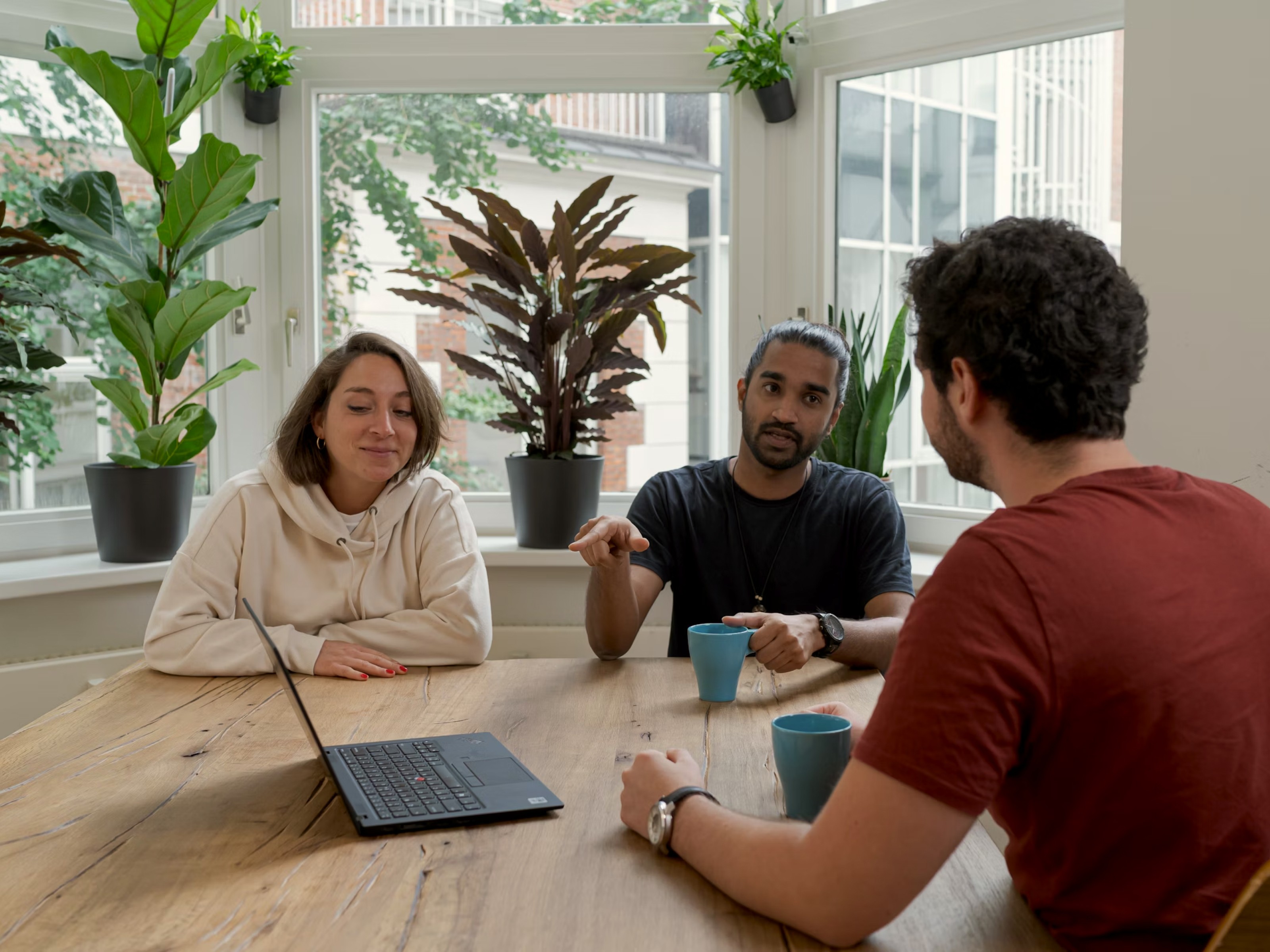 3 people during a digital consultation