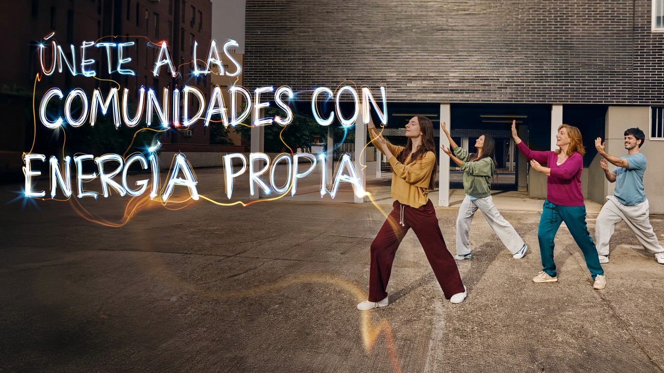 grupo de personas haiendo ejercicios exterior