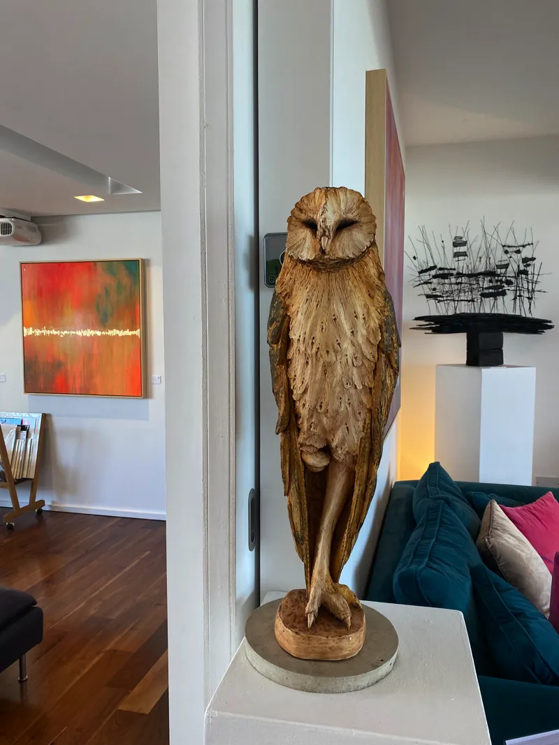 Owl Posting sculpture indoor
