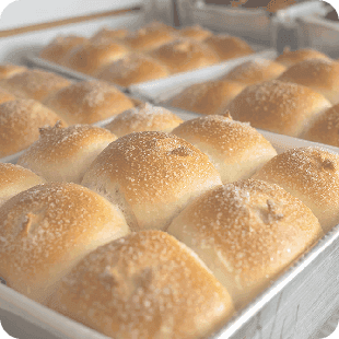 Piñita Tradicional: pan brioche esponjoso con versiones de arequipe y bocadillo, preparado por Horneology.