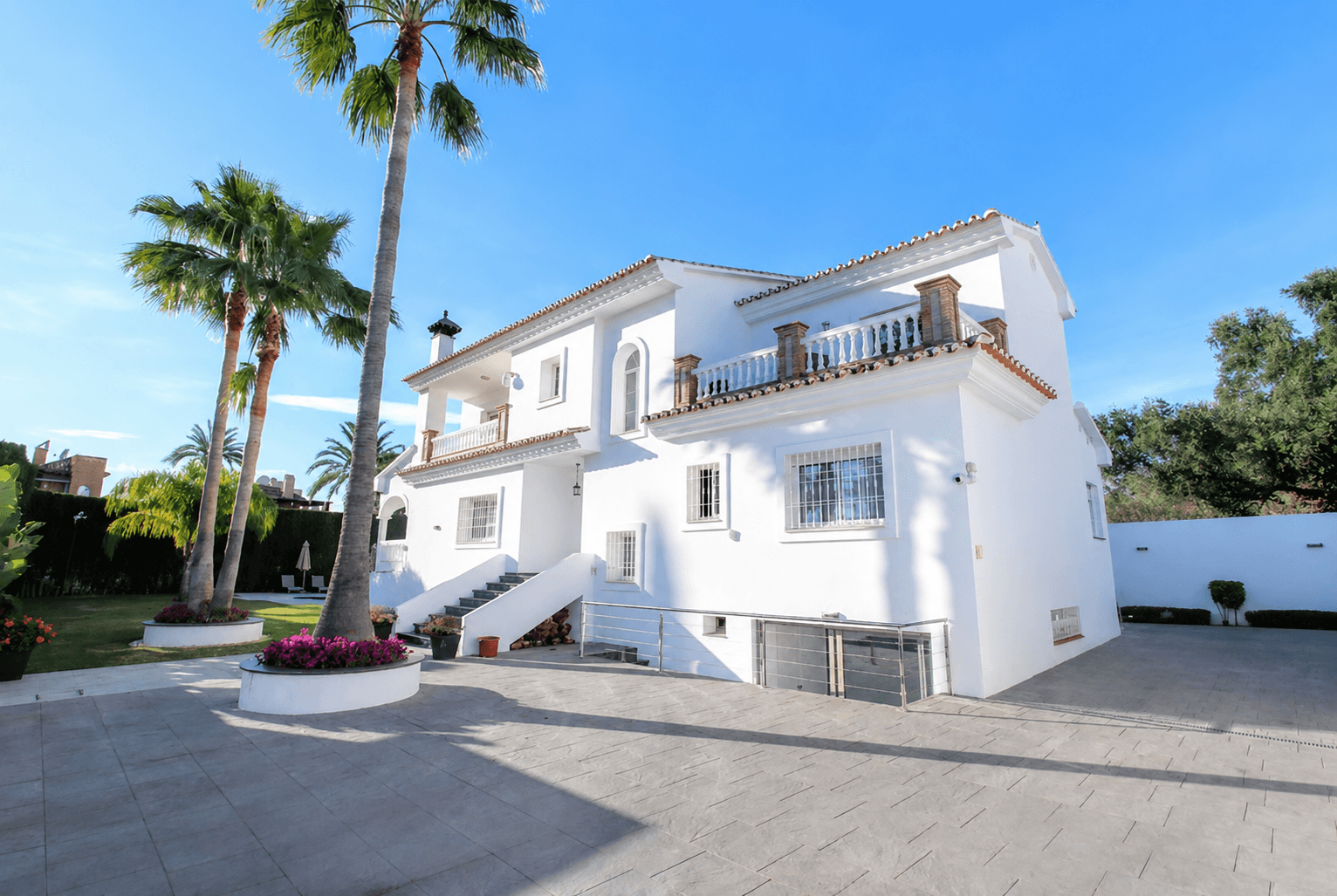 5-Bed Family Villa with Large Garden in Aloha, Nueva Andalucía