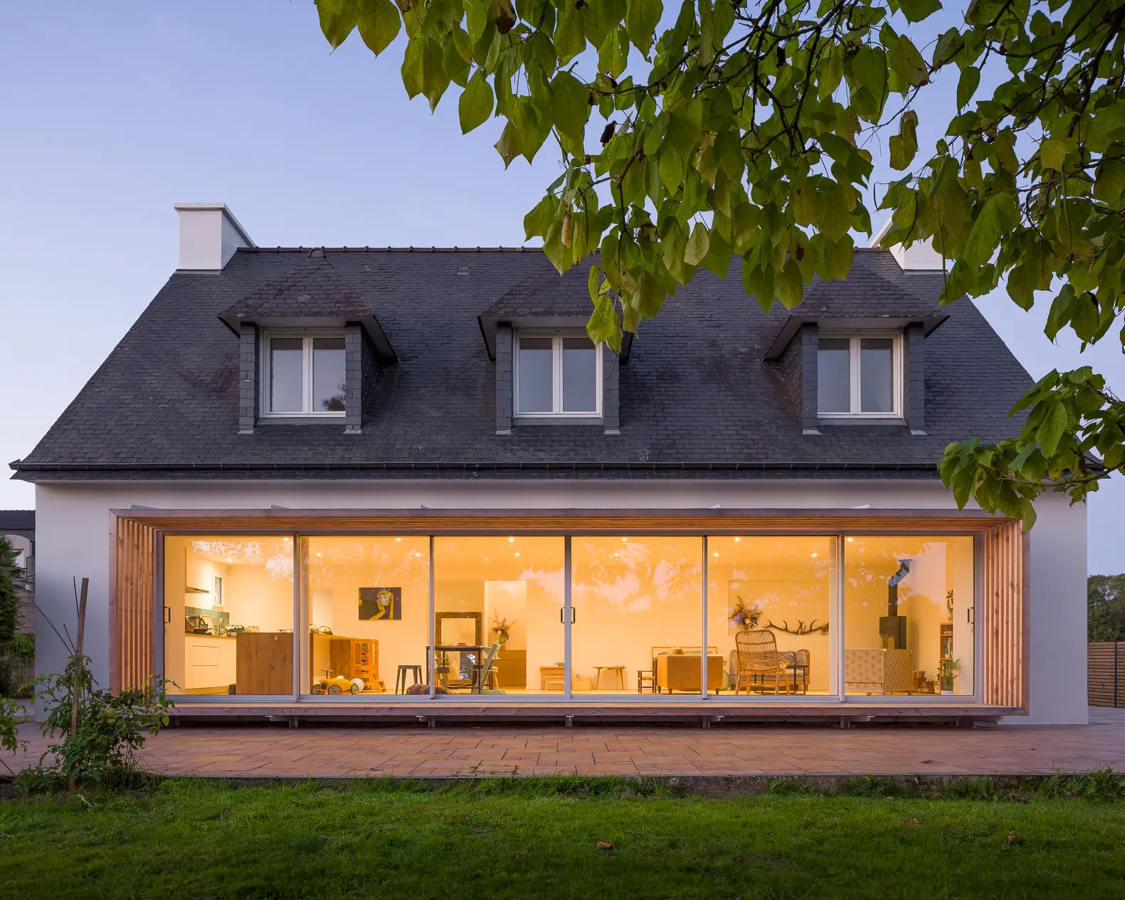 Rénovation maison néo bretonne - Pluneret - ombrière