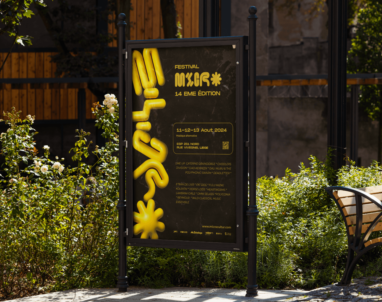 Affiche urbaine du festival Micro 14e édition, avec un visuel jaune stylisé et un programme de musique alternative.