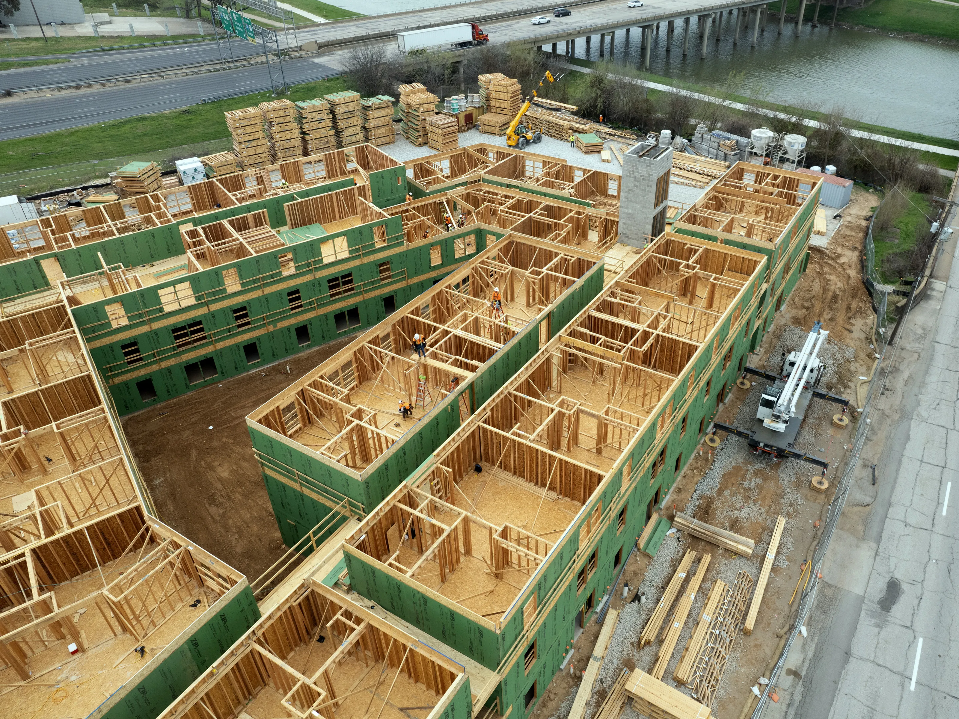 Final contruction of past project of four levels white house