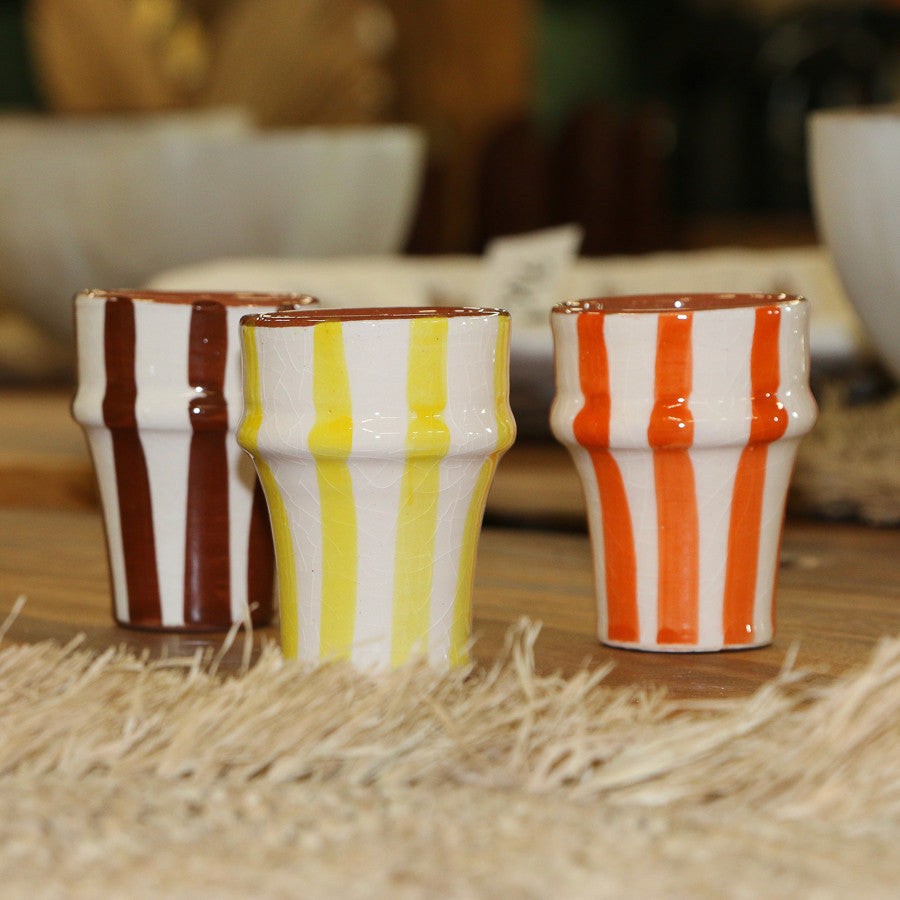 Tasse artisanale en céramique à rayures oranges
