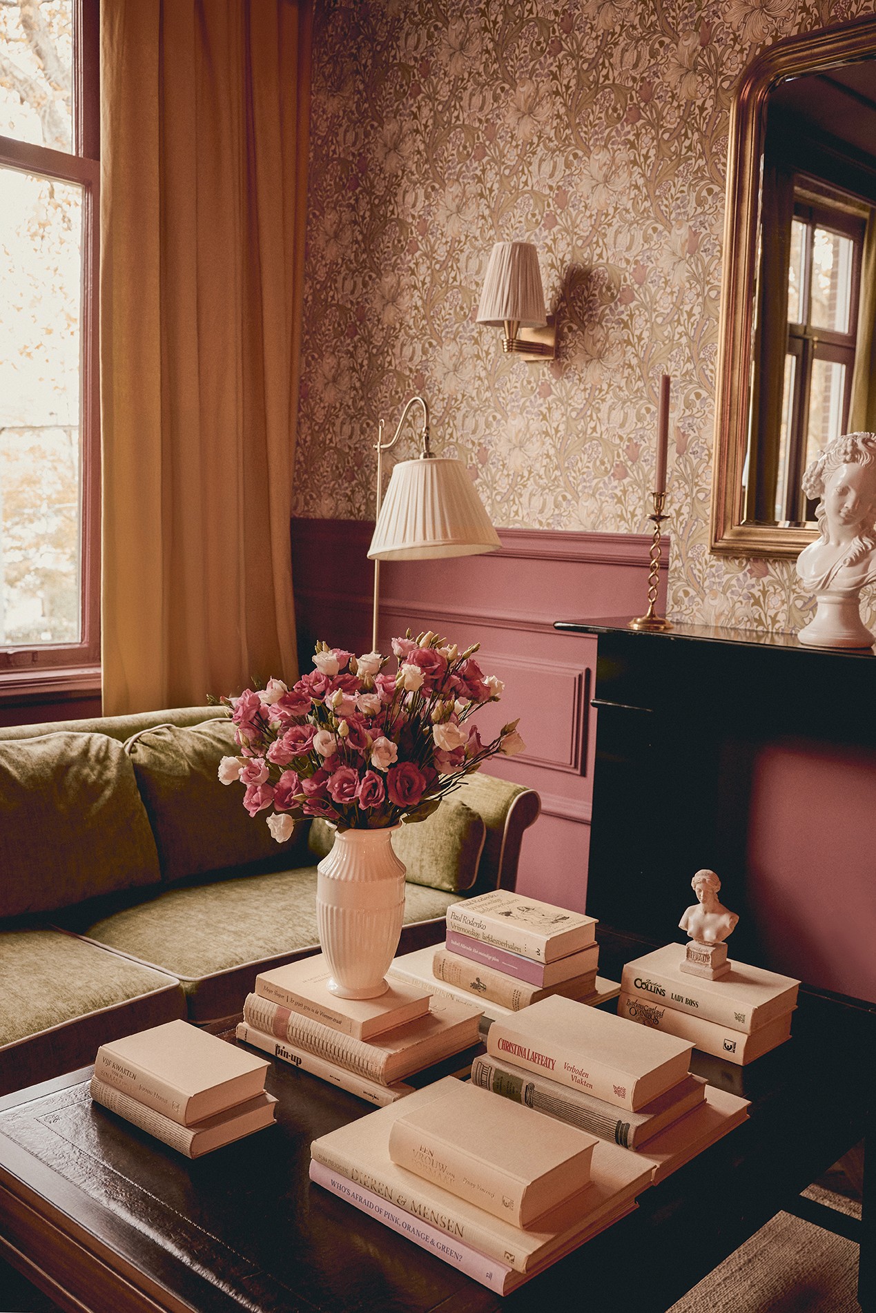 Detailshot woonkamer Morris & Co behang