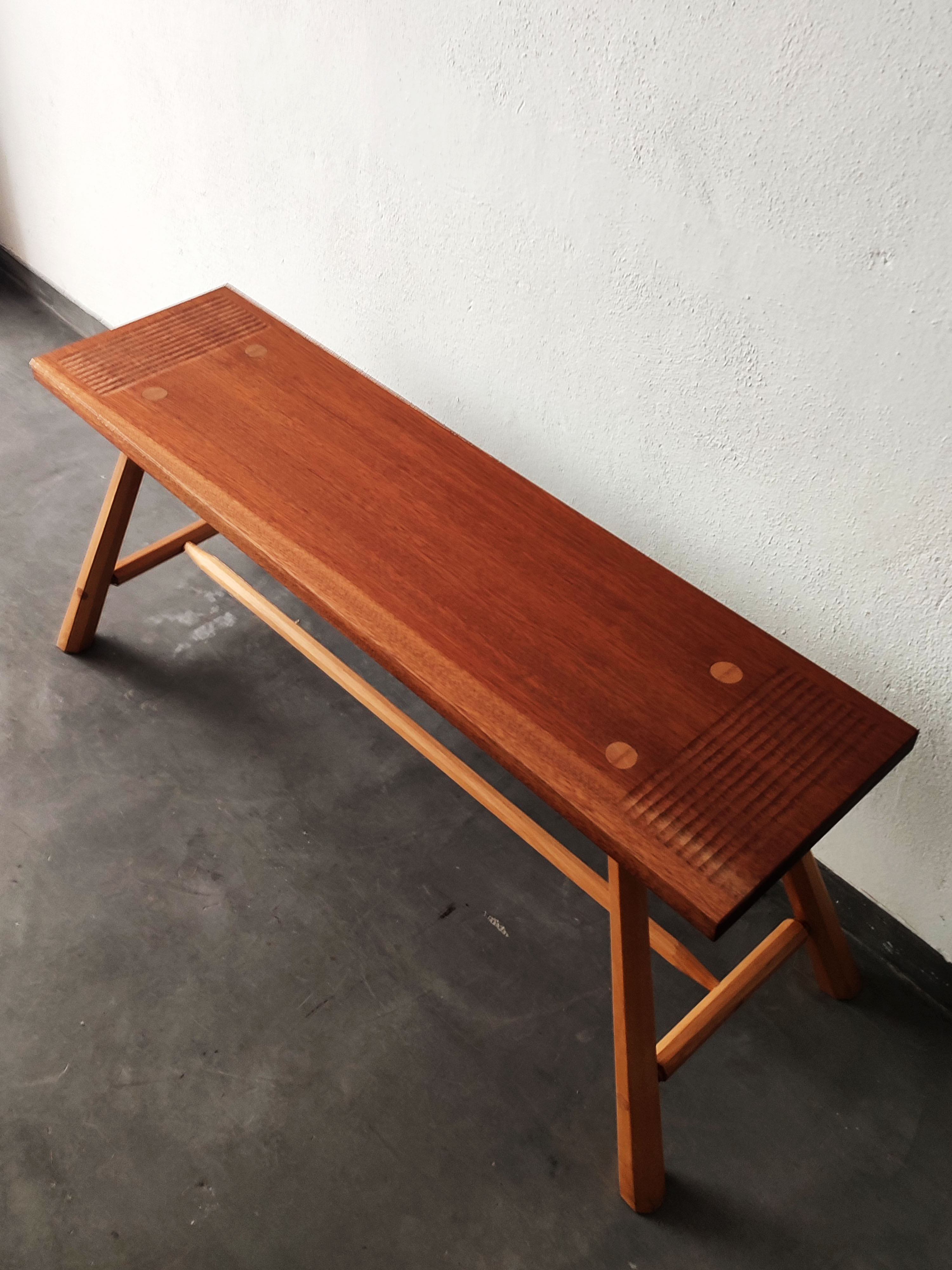 banco de madera artesanal 