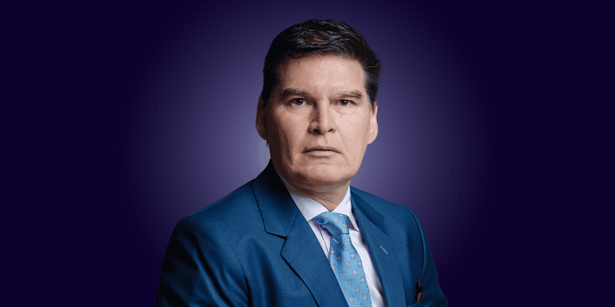 Renzo Maurtua-Neumann, founder of Area CV, an award-winning personal branding and résumé writing firm specializing in career transformation.